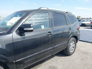 2009 Kia Borrego LX with VIN KNDJJ741095039023, listed as a IAAI auction lot 41696562 with 239,921 mi miles. Bid and sale history available at carsss.com. Image 6.