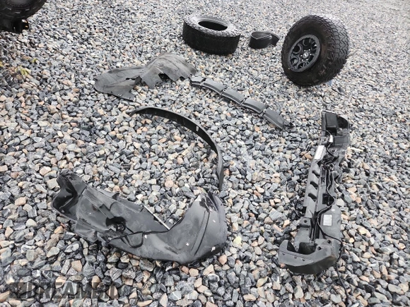 2021 Ford Bronco z VIN 1FMEE5DPXMLB01431, wystawiony jako Copart lot #59192915 z przebiegiem Nie podano mil oraz Nie do naprawy • Non repairable. Historia ofert i sprzedaży dostępna na DreamBid. Obrazek 12.