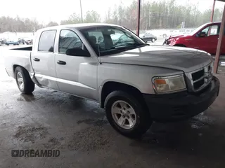 2008 Dodge Dakota Bighorn/Lonestar z VIN 1D7HE38K58S581254, wystawiony jako IAAI lot #41548077 z przebiegiem 200 816 mil mil oraz . Historia ofert i sprzedaży dostępna na DreamBid. Obrazek 1.