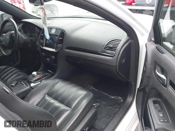 2019 Chrysler 300 S z VIN 2C3CCABG2KH538772, wystawiony jako IAAI lot #41156726 z przebiegiem 102 126 mil mil oraz . Historia ofert i sprzedaży dostępna na DreamBid. Obrazek 5.