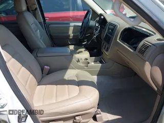 2004 Ford Explorer XLT z VIN 1FMZU73K24UA79196, wystawiony jako IAAI lot #42586311 z przebiegiem 212 196 mil mil oraz . Historia ofert i sprzedaży dostępna na DreamBid. Obrazek 5.