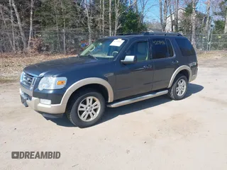 2010 Ford Explorer Eddie Bauer z VIN 1FMEU7EE1AUA97772, wystawiony jako IAAI lot #42108486 z przebiegiem 242 520 mil mil oraz . Historia ofert i sprzedaży dostępna na DreamBid. Obrazek 2.