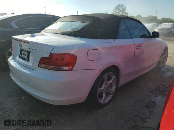 2013 BMW 1 Series 128i z VIN WBAUL7C54DVU10072, wystawiony jako Copart lot #73754044 z przebiegiem Nie podano mil oraz Nie do naprawy • Non repairable. Historia ofert i sprzedaży dostępna na DreamBid. Obrazek 3.