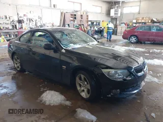 2011 BMW 3 Series 328i xDrive with VIN WBAKF5C58BE395799, listed as a IAAI auction lot 41580621 with 110,547 mi miles. Bid and sale history available at carsss.com. Image 1.