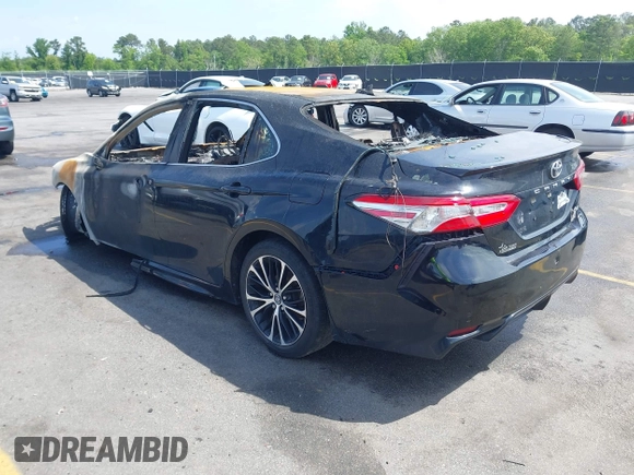 2020 Toyota Camry SE z VIN 4T1G11AK6LU909869, wystawiony jako IAAI lot #42071954 z przebiegiem 61 631 mil mil oraz . Historia ofert i sprzedaży dostępna na DreamBid. Obrazek 3.