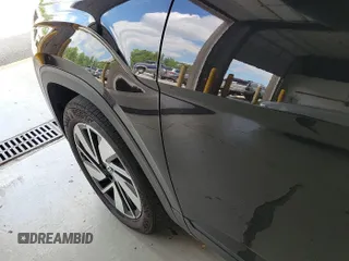 2024 Volkswagen Atlas SE z VIN 1V2HR2CA9RC554298, wystawiony jako IAAI lot #42851017 z przebiegiem 18 815 mil mil oraz . Historia ofert i sprzedaży dostępna na DreamBid. Obrazek 15.