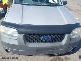 2007 Ford Escape XLT with VIN 1FMYU93Z07KB97493, listed as a IAAI auction lot 42076927 with 1 mi miles. Bid and sale history available at carsss.com. Image 6.