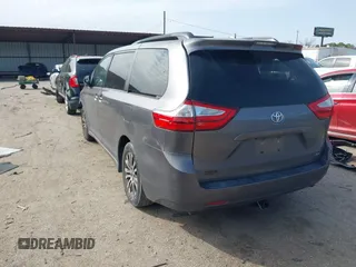 2018 Toyota Sienna XLE Auto Access Seat with VIN 5TDYZ3DC3JS951774, listed as a IAAI auction lot 41567595 with 160,197 mi miles. Bid and sale history available at carsss.com. Image 3.