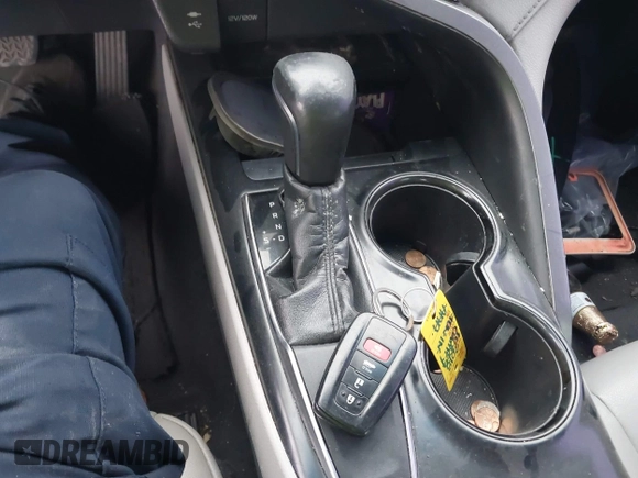 2018 Toyota Camry LE z VIN 4T1B11HK7JU111555, wystawiony jako IAAI lot #42421362 z przebiegiem 102 404 mil mil oraz . Historia ofert i sprzedaży dostępna na DreamBid. Obrazek 11.