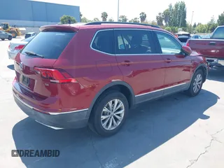 2018 Volkswagen Tiguan SEL z VIN 3VV3B7AX1JM214734, wystawiony jako IAAI lot #42473627 z przebiegiem 79 152 mil mil oraz . Historia ofert i sprzedaży dostępna na DreamBid. Obrazek 4.