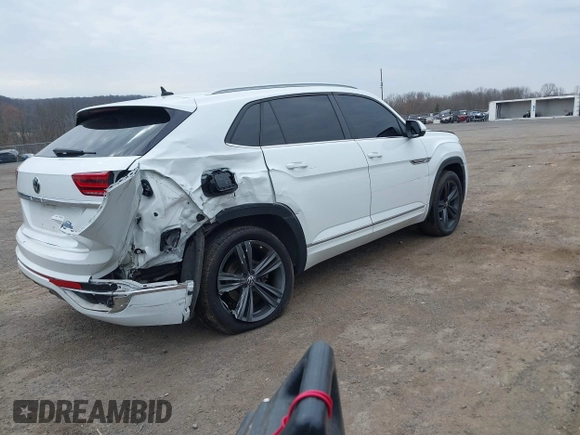 2021 Volkswagen Atlas SE z VIN 1V2RE2CA2MC205086, wystawiony jako IAAI lot #41902654 z przebiegiem 111 024 mil mil oraz . Historia ofert i sprzedaży dostępna na DreamBid. Obrazek 4.