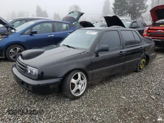 1997 Volkswagen Jetta z VIN 3VWSA81H3VM118926, wystawiony jako Copart lot #88302575 z przebiegiem 214 359 mil mil oraz Szkoda całkowita • Salvage title. Historia ofert i sprzedaży dostępna na DreamBid. Obrazek 1.