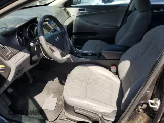 2013 Hyundai Sonata GLS z VIN 5NPEB4AC6DH777730, wystawiony jako Copart lot #56225095 z przebiegiem 108 753 mil mil oraz Szkoda całkowita • Salvage title. Historia ofert i sprzedaży dostępna na DreamBid. Obrazek 7.