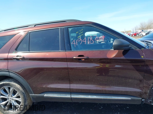 2020 Ford Explorer XLT with VIN 1FMSK8DHXLGA66970, listed as a IAAI auction lot 41941824 with 81,187 mi miles. Bid and sale history available at carsss.com. Image 13.