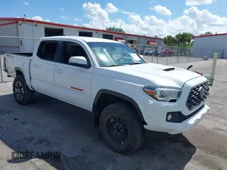 2020 Toyota Tacoma SR5 z VIN 3TMCZ5AN1LM360874, wystawiony jako IAAI lot #42525330 z przebiegiem 49 266 mil mil oraz . Historia ofert i sprzedaży dostępna na DreamBid. Obrazek 1.