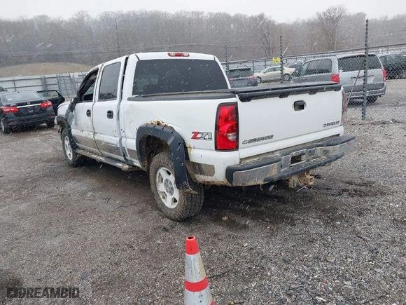 2004 Chevrolet Silverado 1500 Crew Cab Z71 with VIN 2GCEK13T741427729, listed as a IAAI auction lot 41238310 with 151,978 mi miles. Bid and sale history available at carsss.com. Image 3.