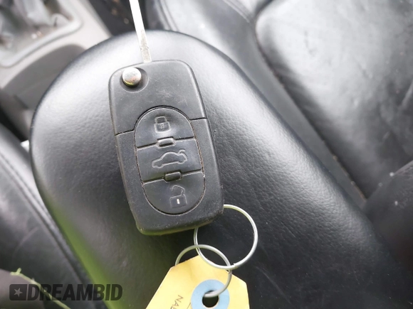 2000 Volkswagen Beetle GLS z VIN 3VWCC21C9YM485902, wystawiony jako IAAI lot #41283215 z przebiegiem 149 528 mil mil oraz . Historia ofert i sprzedaży dostępna na DreamBid. Obrazek 11.