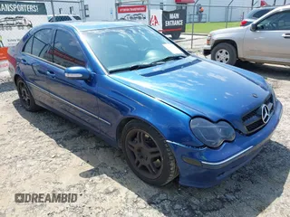 2004 Mercedes-Benz C 230 Kompressor z VIN WDBRF40J24F495227, wystawiony jako IAAI lot #42285246 z przebiegiem 200 008 mil mil oraz . Historia ofert i sprzedaży dostępna na DreamBid. Obrazek 1.