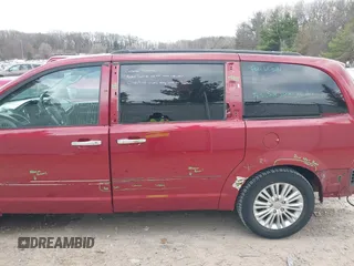 2014 Chrysler Town & Country Touring L with VIN 2C4RC1CGXER307492, listed as a IAAI auction lot 42021290 with 98,845 mi miles and . Bid and sale history available at carsss.com. Image 14.