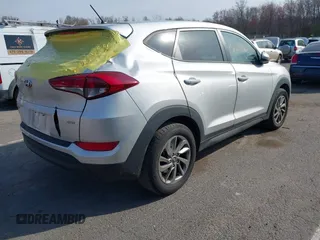 2018 Hyundai Tucson SE z VIN KM8J2CA44JU644303, wystawiony jako IAAI lot #42059326 z przebiegiem 67 873 mil mil oraz . Historia ofert i sprzedaży dostępna na DreamBid. Obrazek 4.