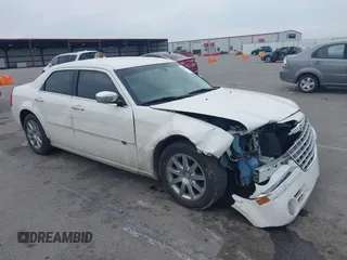 2008 Chrysler 300 C Hemi z VIN 2C3KA63H68H253121, wystawiony jako IAAI lot #42204455 z przebiegiem 283 649 mil mil oraz . Historia ofert i sprzedaży dostępna na DreamBid. Obrazek 1.