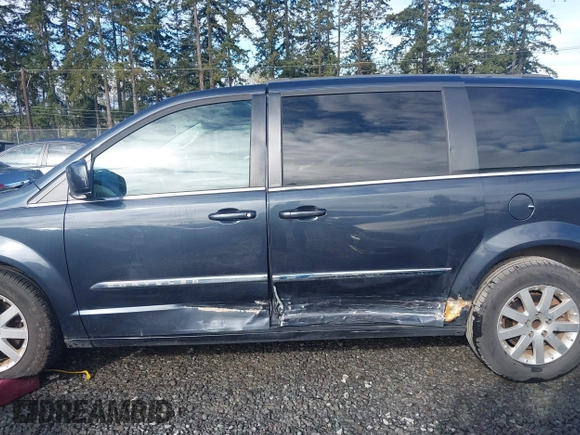 2013 Chrysler Town & Country Touring z VIN 2C4RC1BG9DR756341, wystawiony jako IAAI lot #41955275 z przebiegiem 155 463 mil mil oraz . Historia ofert i sprzedaży dostępna na DreamBid. Obrazek 14.