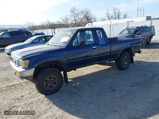 1991 Toyota 4WD Pickups DLX with VIN JT4VN13D7M5041018, listed as a IAAI auction lot 41995358 with 199,441 mi miles. Bid and sale history available at carsss.com. Image 2.