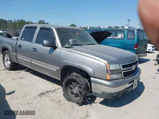 2006 Chevrolet Silverado 1500 LT1 with VIN 2GCEK13TX61172965, listed as a IAAI auction lot 41671673 with 238,965 mi miles. Bid and sale history available at carsss.com. Image 1.
