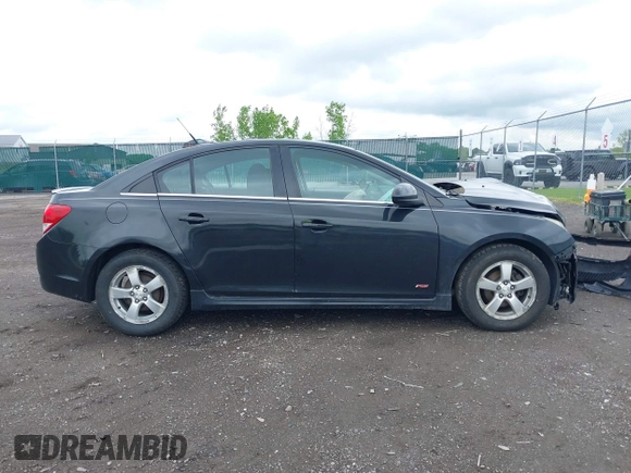 2014 Chevrolet Cruze 1LT z VIN 1G1PC5SB6E7138943, wystawiony jako IAAI lot #42368233 z przebiegiem 119 760 mil mil oraz . Historia ofert i sprzedaży dostępna na DreamBid. Obrazek 13.