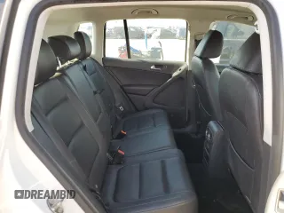 2017 Volkswagen Tiguan S z VIN WVGAV7AX6HK016340, wystawiony jako Copart lot #52073245 z przebiegiem 175 069 mil mil oraz Tytuł czysty. Historia ofert i sprzedaży dostępna na DreamBid. Obrazek 11.