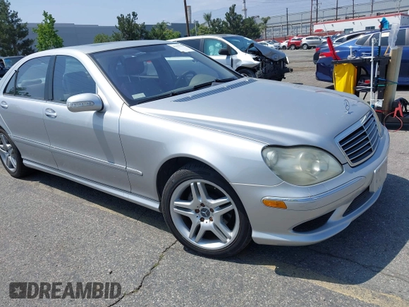 2006 Mercedes-Benz S 500 z VIN WDBNG75J46A464972, wystawiony jako IAAI lot #42153354 z przebiegiem 126 221 mil mil oraz . Historia ofert i sprzedaży dostępna na DreamBid. Obrazek 1.