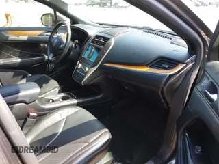 2019 Lincoln MKC Reserve with VIN 5LMTJ3DH8KUL13426, listed as a IAAI auction lot 42565566 with 60,392 mi miles and . Bid and sale history available at DreamBid. Image 5.