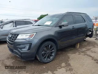 2017 Ford Explorer XLT z VIN 1FM5K7D86HGE19218, wystawiony jako IAAI lot #42344113 z przebiegiem 72 614 mil mil oraz . Historia ofert i sprzedaży dostępna na DreamBid. Obrazek 2.