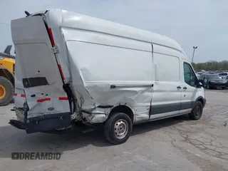 2017 Ford Transit z VIN 1FTBW3XM8HKB27922, wystawiony jako IAAI lot #42129209 z przebiegiem 377 514 mil mil oraz . Historia ofert i sprzedaży dostępna na DreamBid. Obrazek 4.