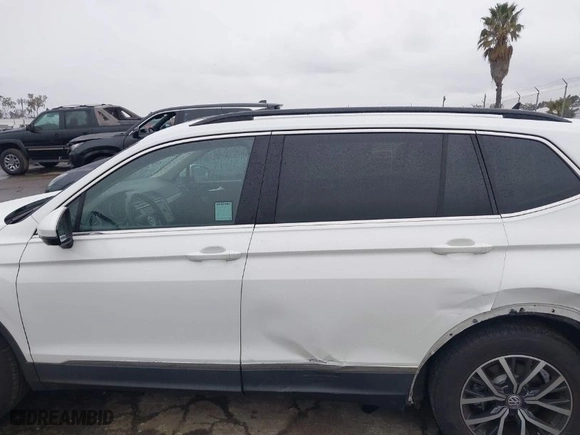2018 Volkswagen Tiguan SEL with VIN 3VV2B7AX4JM140172, listed as a IAAI auction lot 41731061 with 103,459 mi miles. Bid and sale history available at carsss.com. Image 14.