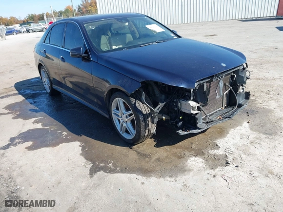 2014 Mercedes-Benz E-Class E 350 Luxury with VIN WDDHF8JB9EA842584, listed as a IAAI auction lot 40699399 with 160,687 mi miles. Bid and sale history available at carsss.com. Image 1.
