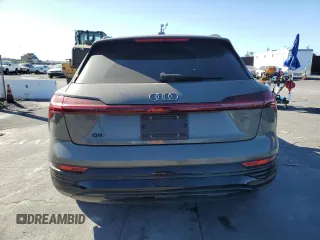 2024 Audi Q8 e-tron Premium z VIN WA14AAGE4RB012976, wystawiony jako Copart lot #46000915 z przebiegiem 42 333 mil mil oraz Szkoda całkowita • Salvage title. Historia ofert i sprzedaży dostępna na DreamBid. Obrazek 6.