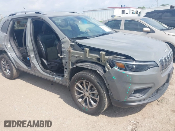 2020 Jeep Cherokee Latitude Plus z VIN 1C4PJMLBXLD568074, wystawiony jako IAAI lot #42164034 z przebiegiem 75 448 mil mil oraz . Historia ofert i sprzedaży dostępna na DreamBid. Obrazek 1.
