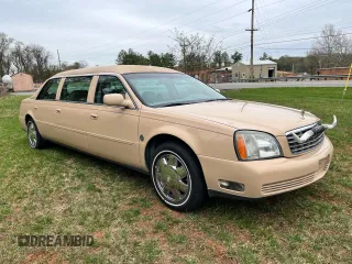 2004 Cadillac DeVille Limousine z VIN 1GEEH90Y34U550632, wystawiony jako Copart lot #51923465 z przebiegiem 54 695 mil mil oraz Czysty tytuł • Clean title. Historia ofert i sprzedaży dostępna na DreamBid. Obrazek 1.