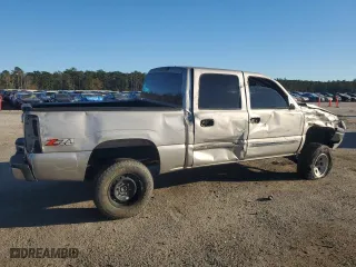 2005 Chevrolet Silverado 1500 Z71 with VIN 2GCEK13T451173169, listed as a Copart auction lot 84672804 with 152,620 mi miles and Salvage Title. Bid and sale history available at carsss.com. Image 3.