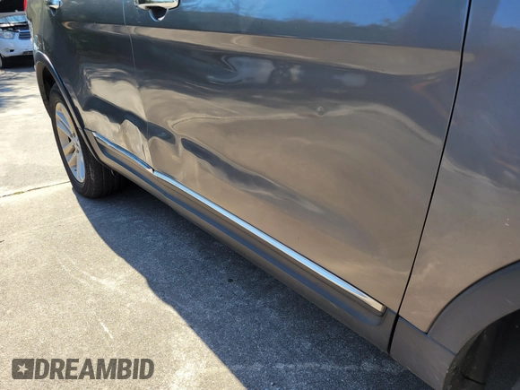 2013 Ford Explorer XLT z VIN 1FM5K7D80DGB75513, wystawiony jako IAAI lot #41710101 z przebiegiem 217 330 mil mil oraz . Historia ofert i sprzedaży dostępna na DreamBid. Obrazek 6.