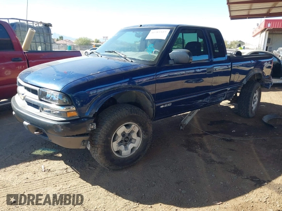2002 Chevrolet S-10 LS with VIN 1GCCT19W428212163, listed as a IAAI auction lot 41383327 with 1 mi miles. Bid and sale history available at carsss.com. Image 16.