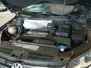 2014 Volkswagen Tiguan S z VIN WVGBV3AX0EW555621, wystawiony jako IAAI lot #42640160 z przebiegiem 89 162 mil mil oraz . Historia ofert i sprzedaży dostępna na DreamBid. Obrazek 19.