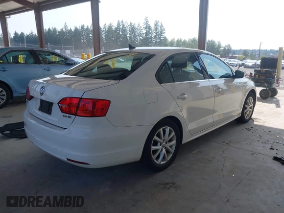 2013 Volkswagen Jetta SE with VIN 3VWDP7AJ3DM450335, listed as a IAAI auction lot 42575198 with 100,184 mi miles and . Bid and sale history available at DreamBid. Image 4.