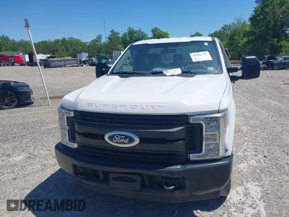 2019 Ford Super Duty F-250 SRW XL with VIN 1FDBF2A69KED43087, listed as a IAAI auction lot 41982751 with 98,528 mi miles. Bid and sale history available at carsss.com. Image 6.