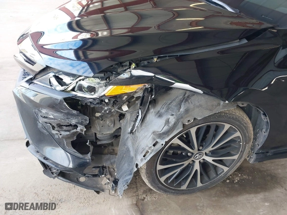 2018 Toyota Camry LE with VIN 4T1B11HK8JU575695, listed as a IAAI auction lot 41857828 with 180,413 mi miles. Bid and sale history available at carsss.com. Image 6.