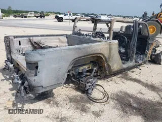 2023 Jeep Gladiator Sport S z VIN 1C6HJTAG8PL558868, wystawiony jako IAAI lot #42264859 z przebiegiem Nie podano mil oraz . Historia ofert i sprzedaży dostępna na DreamBid. Obrazek 4.