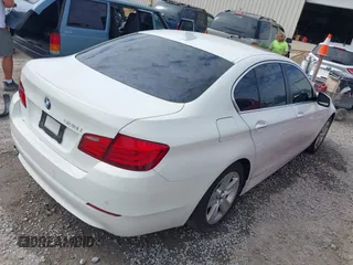 2013 BMW 5 Series 528i with VIN WBAXG5C5XDDY31063, listed as a IAAI auction lot 41713713 with Not Provided miles and . Bid and sale history available at carsss.com. Image 4.