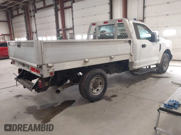 2018 Ford F-250 XL z VIN 1FDBF2A66JEC27005, wystawiony jako IAAI lot #41746952 z przebiegiem 66 769 mil mil oraz . Historia ofert i sprzedaży dostępna na DreamBid. Obrazek 4.