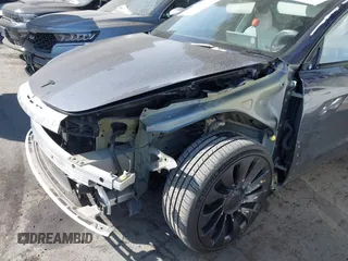 2023 Tesla Model Y Performance z VIN 7SAYGDEF6PF774965, wystawiony jako IAAI lot #41655550 z przebiegiem 33 824 mil mil oraz . Historia ofert i sprzedaży dostępna na DreamBid. Obrazek 6.